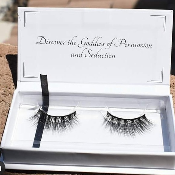 Atara’s Collections Lashes in the style Peitho. - Picture 3 of 3